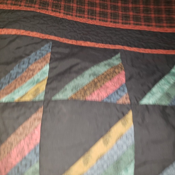 HAND MADE QUILT - Picture 4 of 4